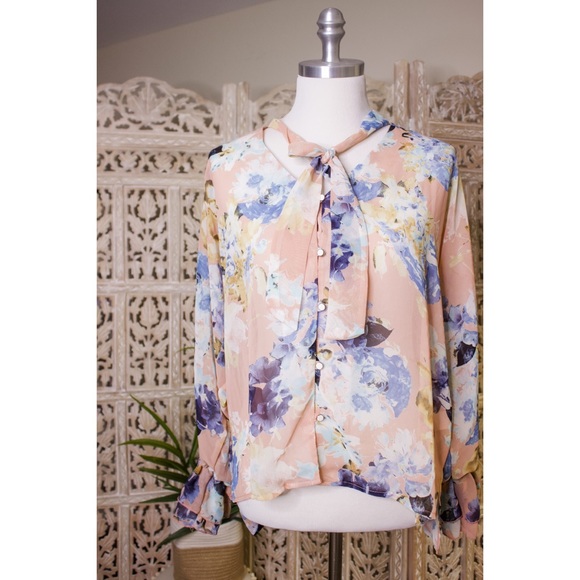Floral tie front blouse - Picture 5 of 16